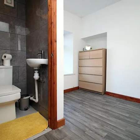 Fully Equipped Kitchen, Parking, City Centre Swansea Exterior photo