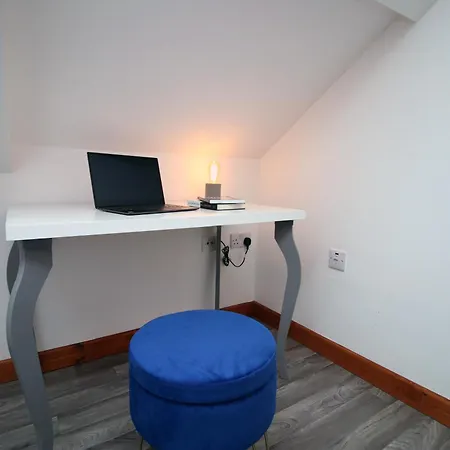 Fully Equipped Kitchen, Parking, City Centre Swansea Exterior photo