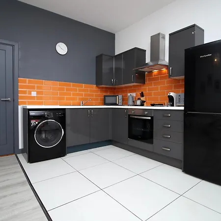 Fully Equipped Kitchen, Parking, City Centre Swansea Exterior photo