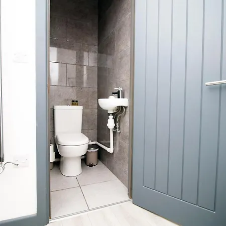 Fully Equipped Kitchen, Parking, City Centre Swansea Exterior photo