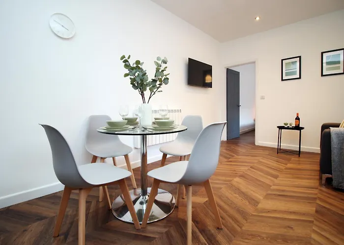 Fully Equipped Kitchen, Parking, City Centre