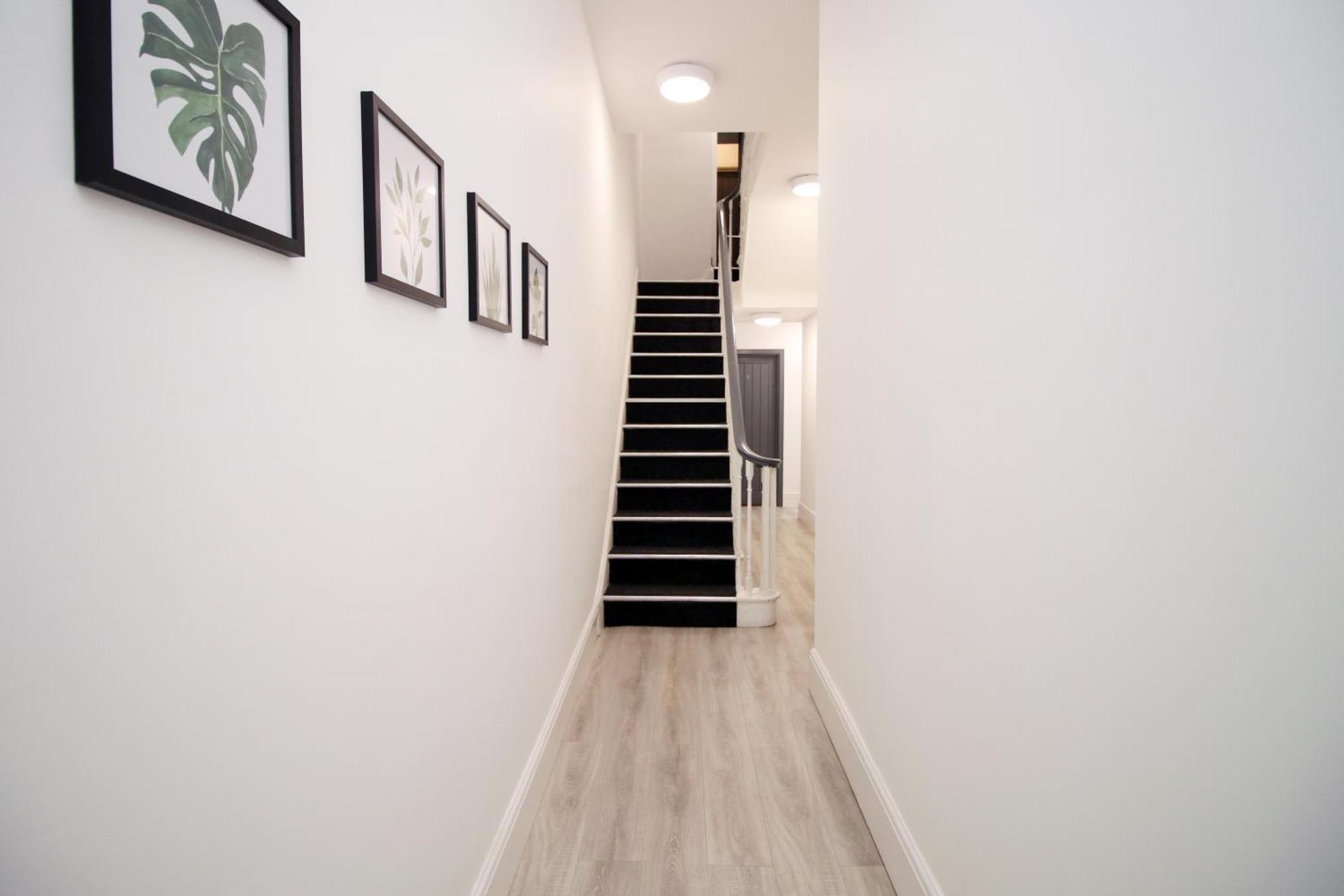Fully Equipped Kitchen, Parking, Centre