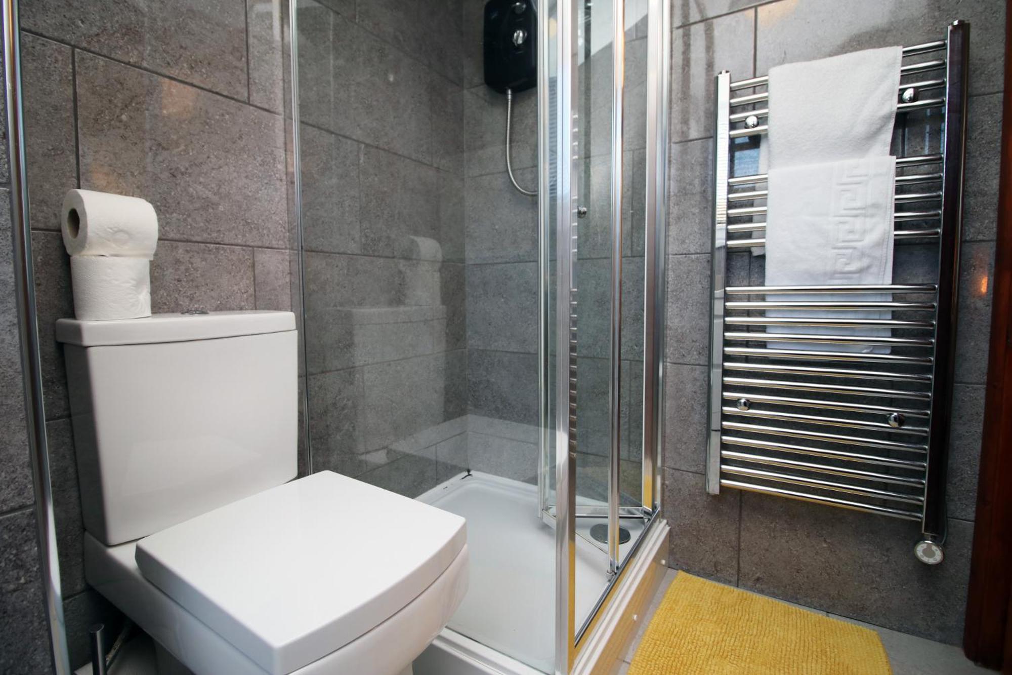 Fully Equipped Kitchen, Parking, Centre *