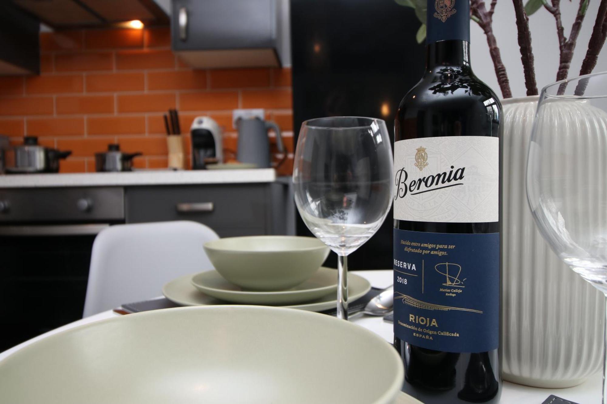 Apartment Fully Equipped Kitchen, Parking, Centre *