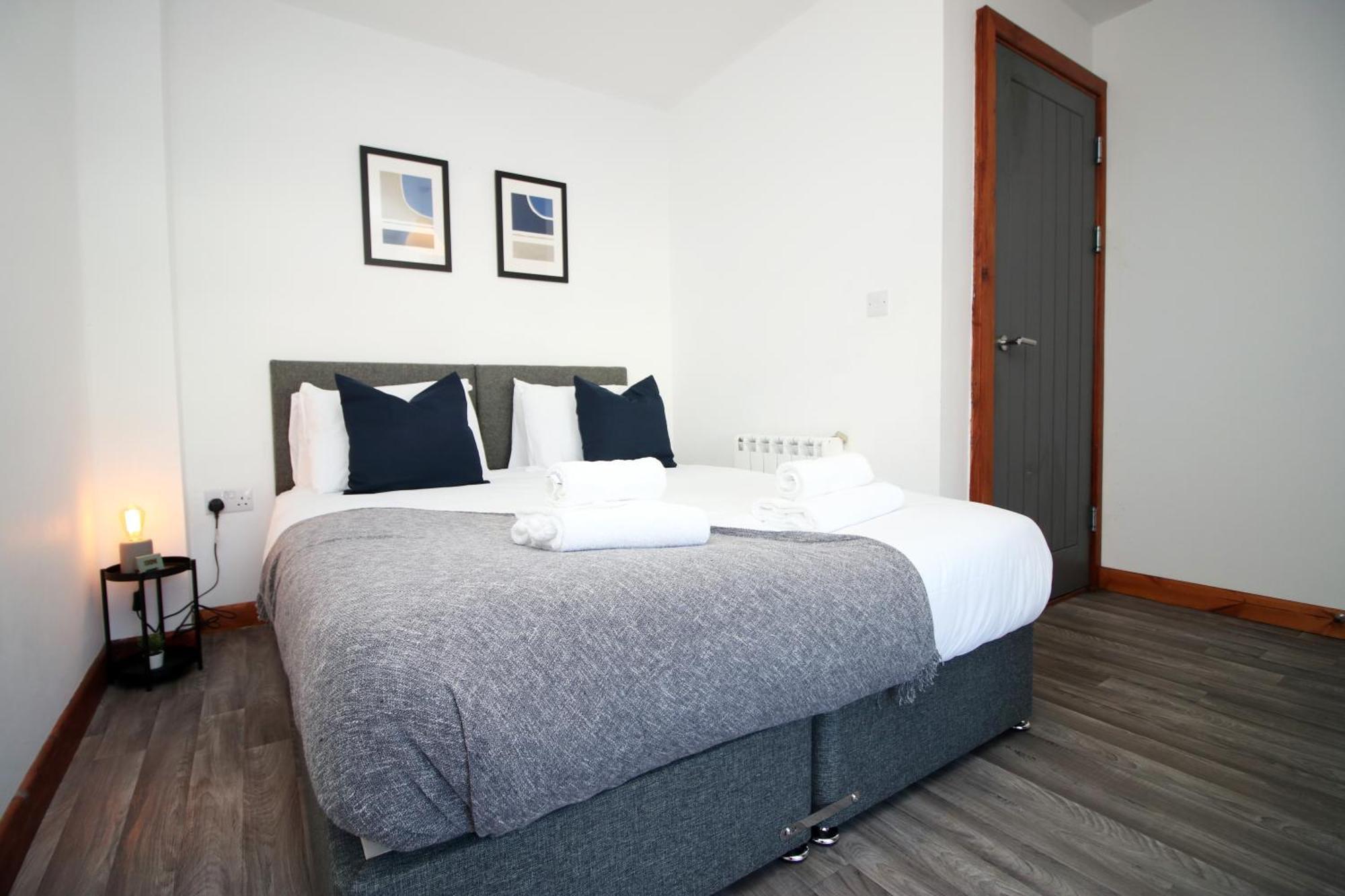Fully Equipped Kitchen, Parking, Centre *