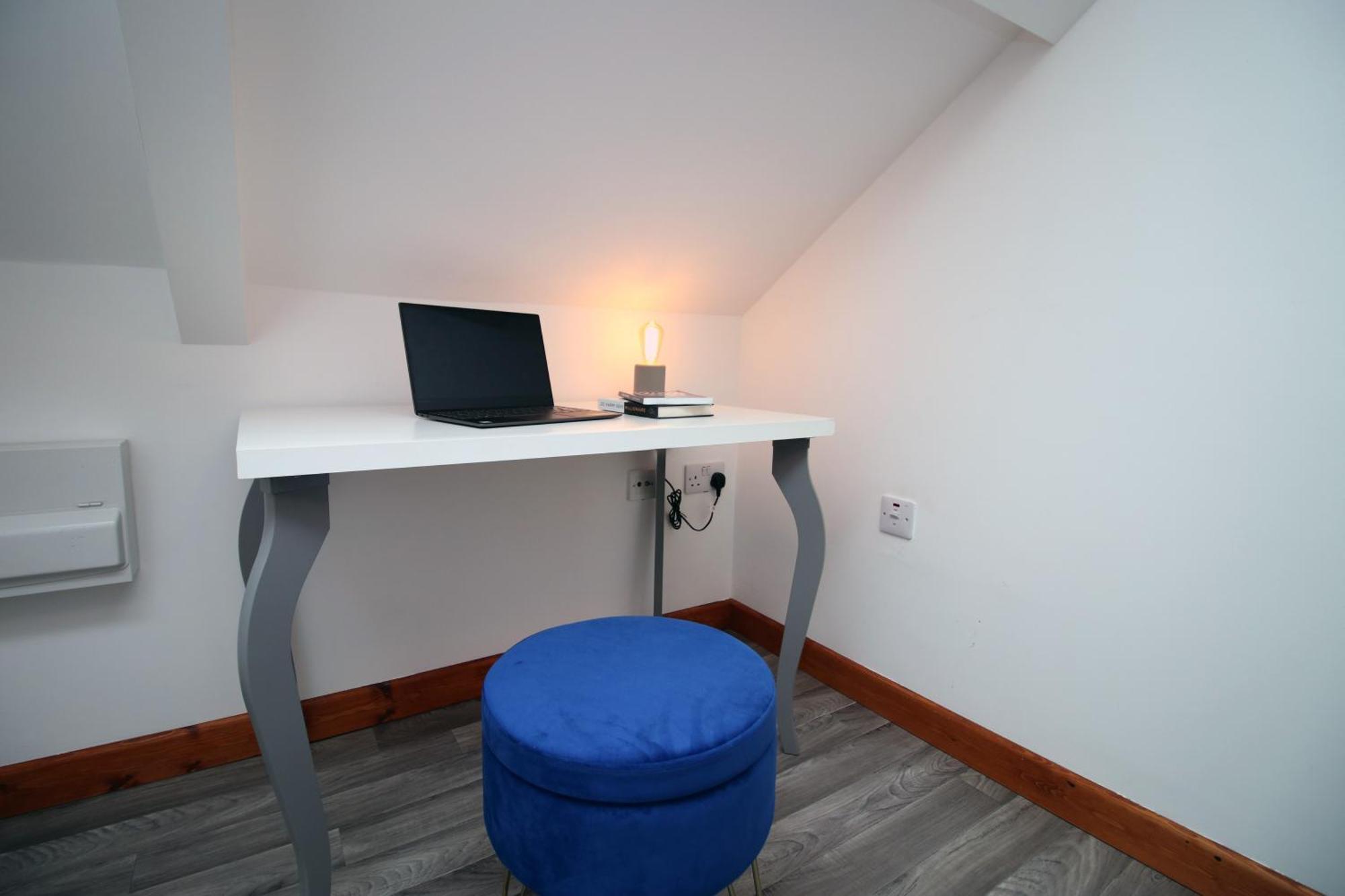 Fully Equipped Kitchen, Parking, Centre Apartment *