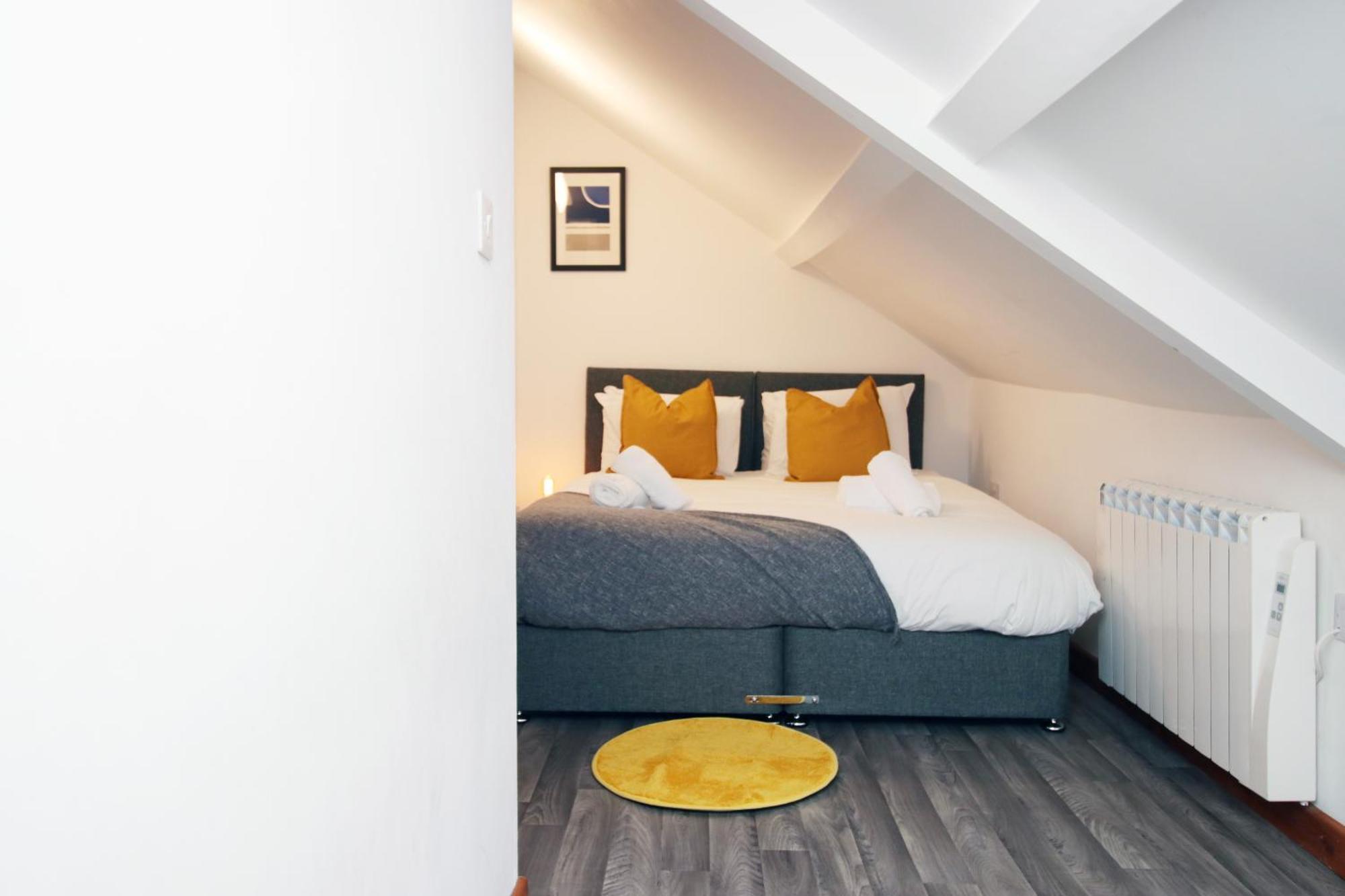 Fully Equipped Kitchen, Parking, Centre * Swansea