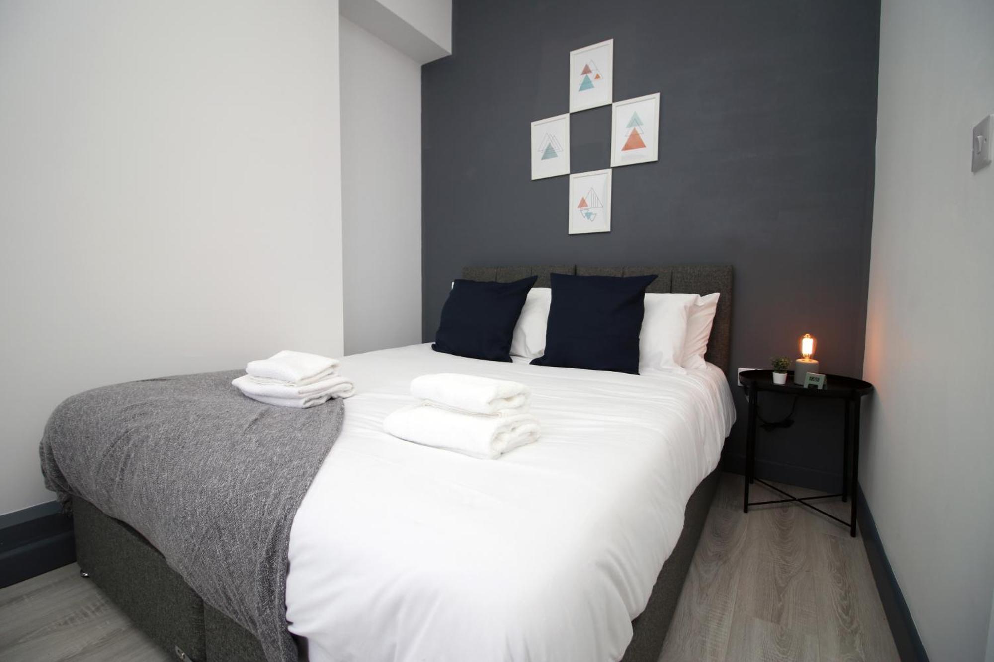 Fully Equipped Kitchen, Parking, Centre Apartment *