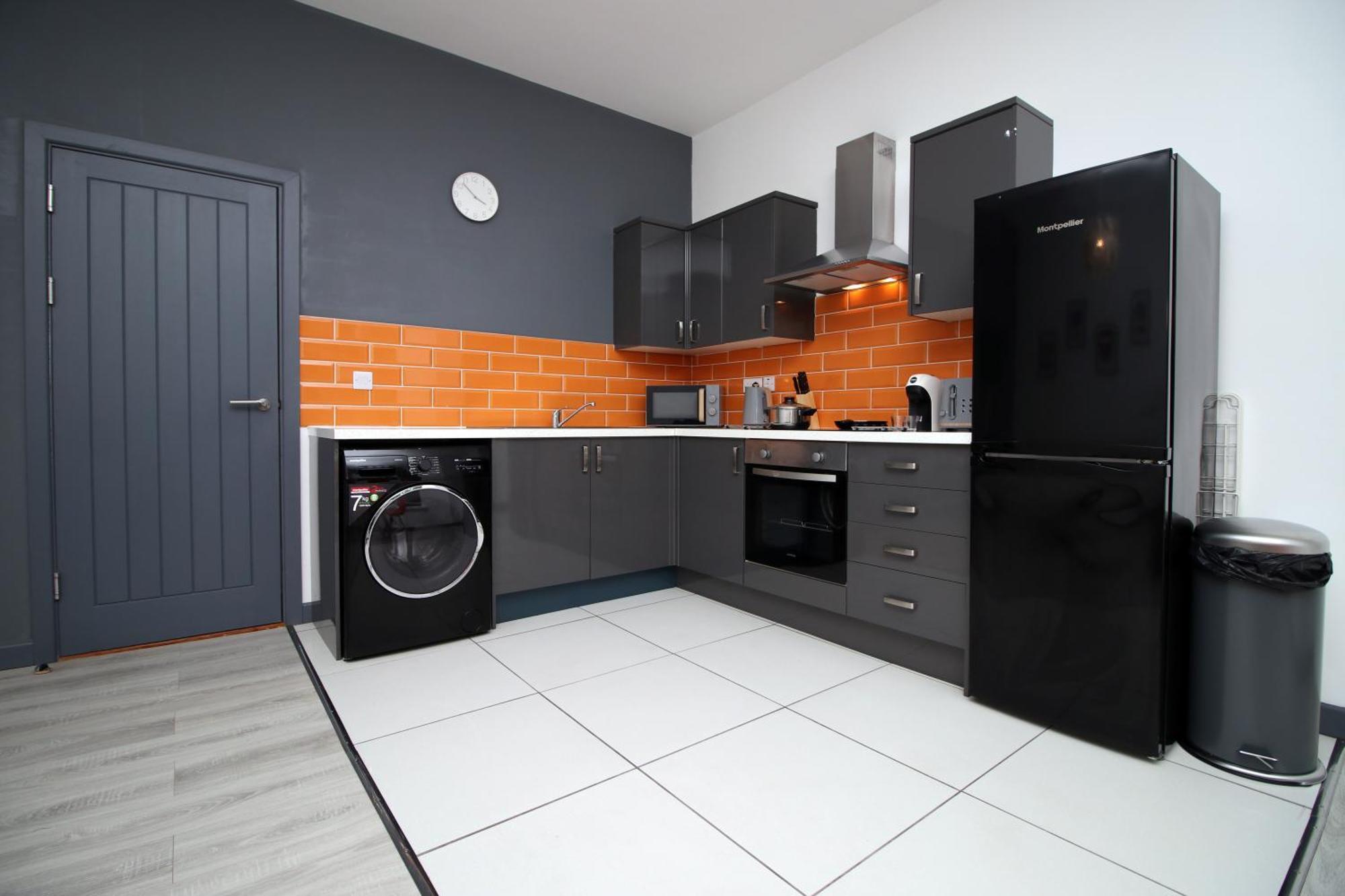 Apartment Fully Equipped Kitchen, Parking, Centre Swansea