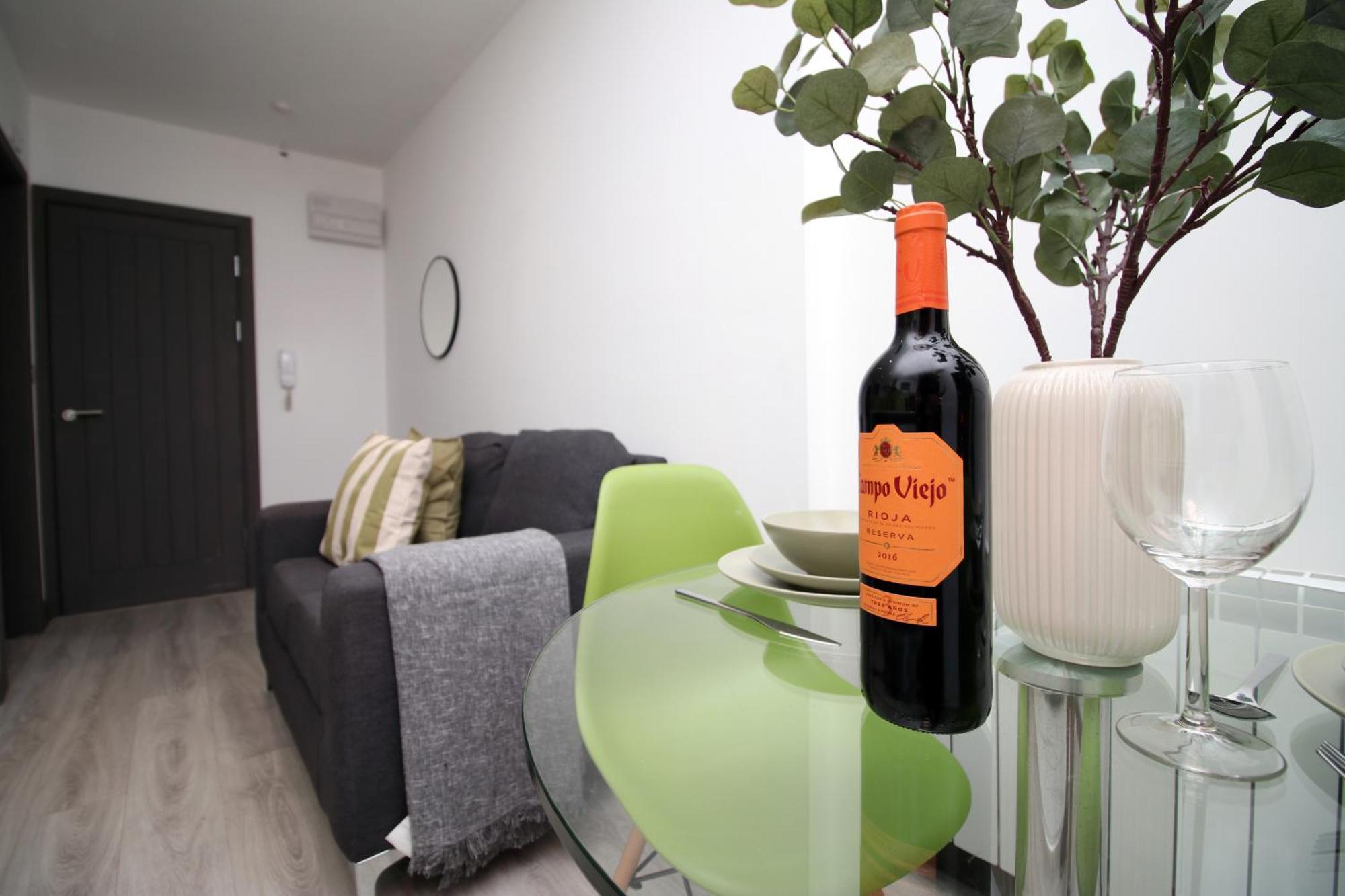 Apartment Fully Equipped Kitchen, Parking, Centre