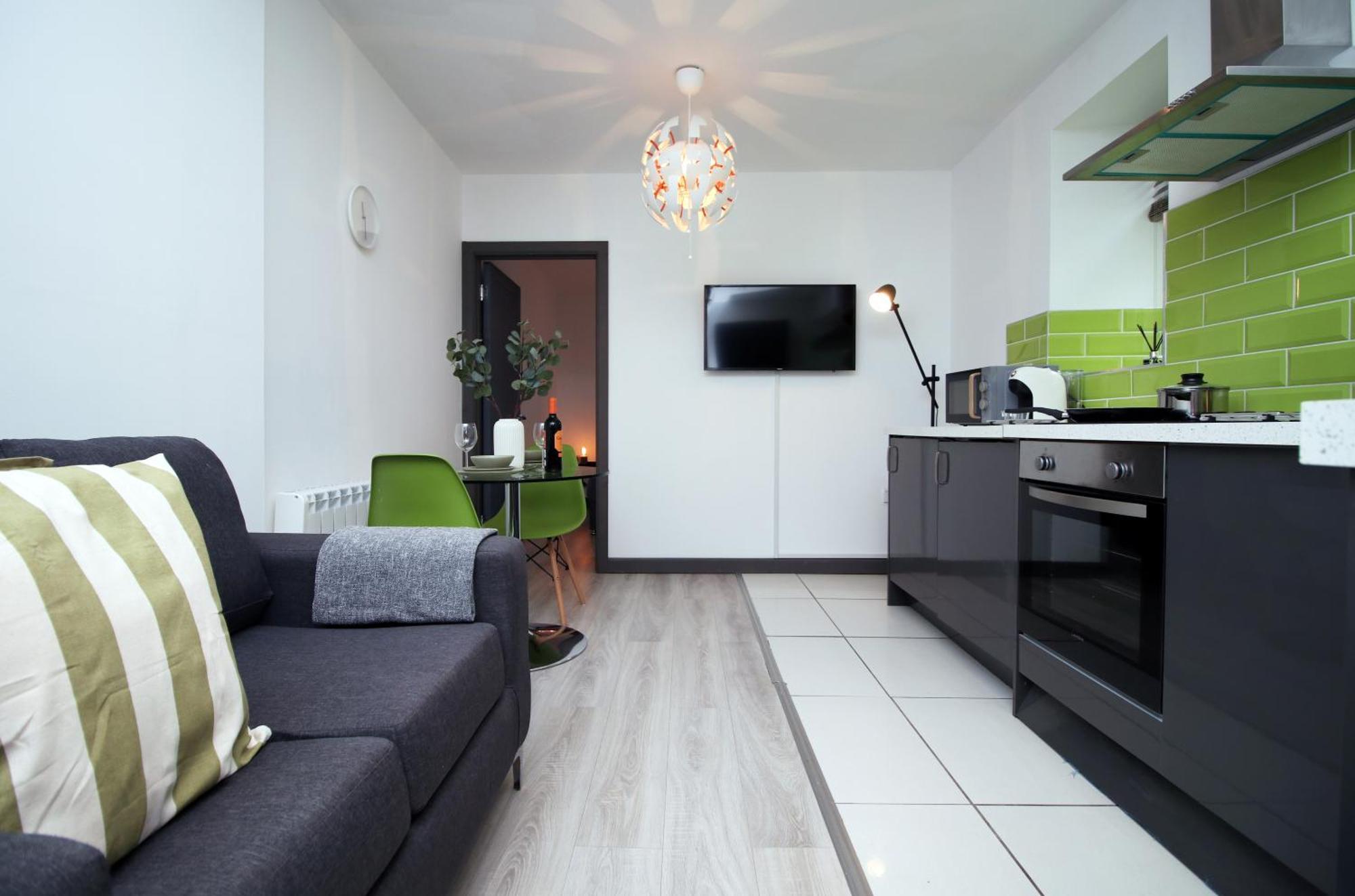 Fully Equipped Kitchen, Parking, Centre Apartment