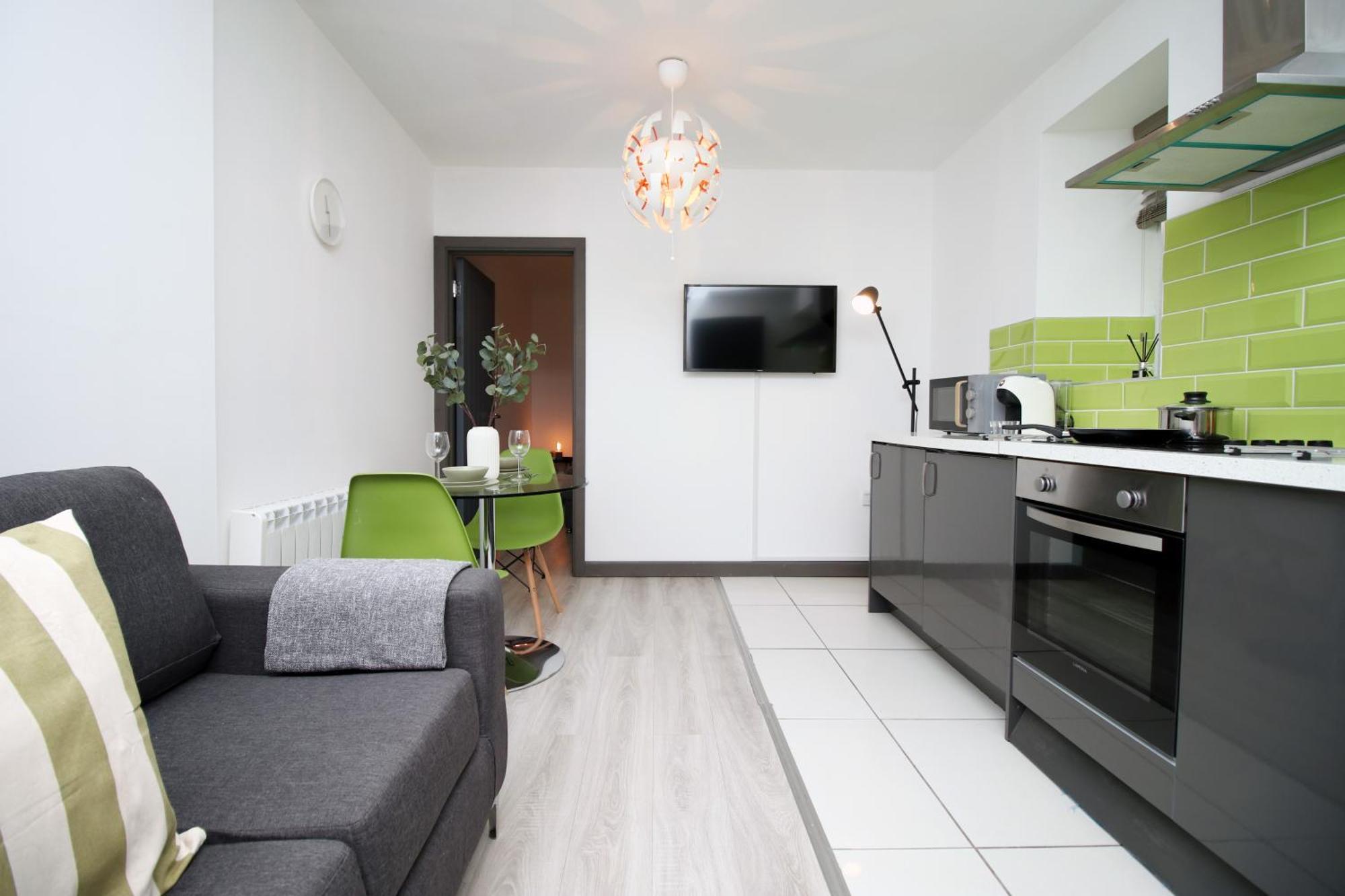 Fully Equipped Kitchen, Parking, Centre Swansea