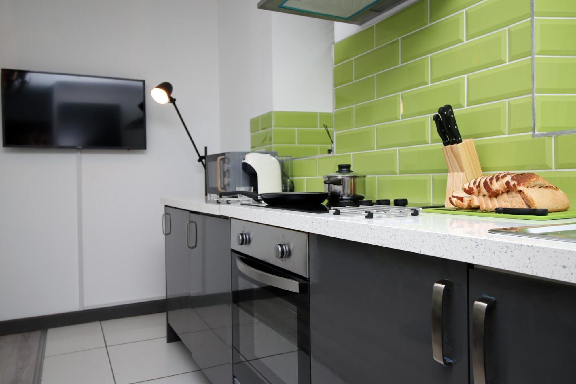 Fully Equipped Kitchen, Parking, Centre *