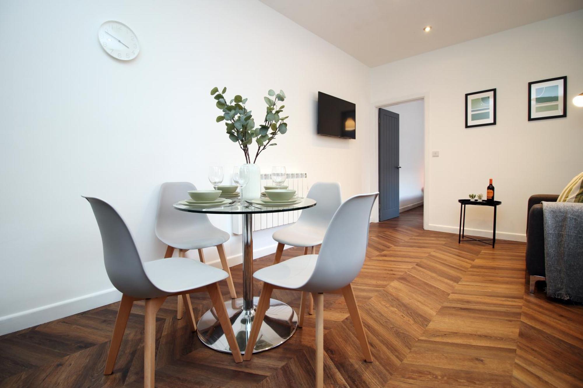 Apartment Fully Equipped Kitchen, Parking, Centre