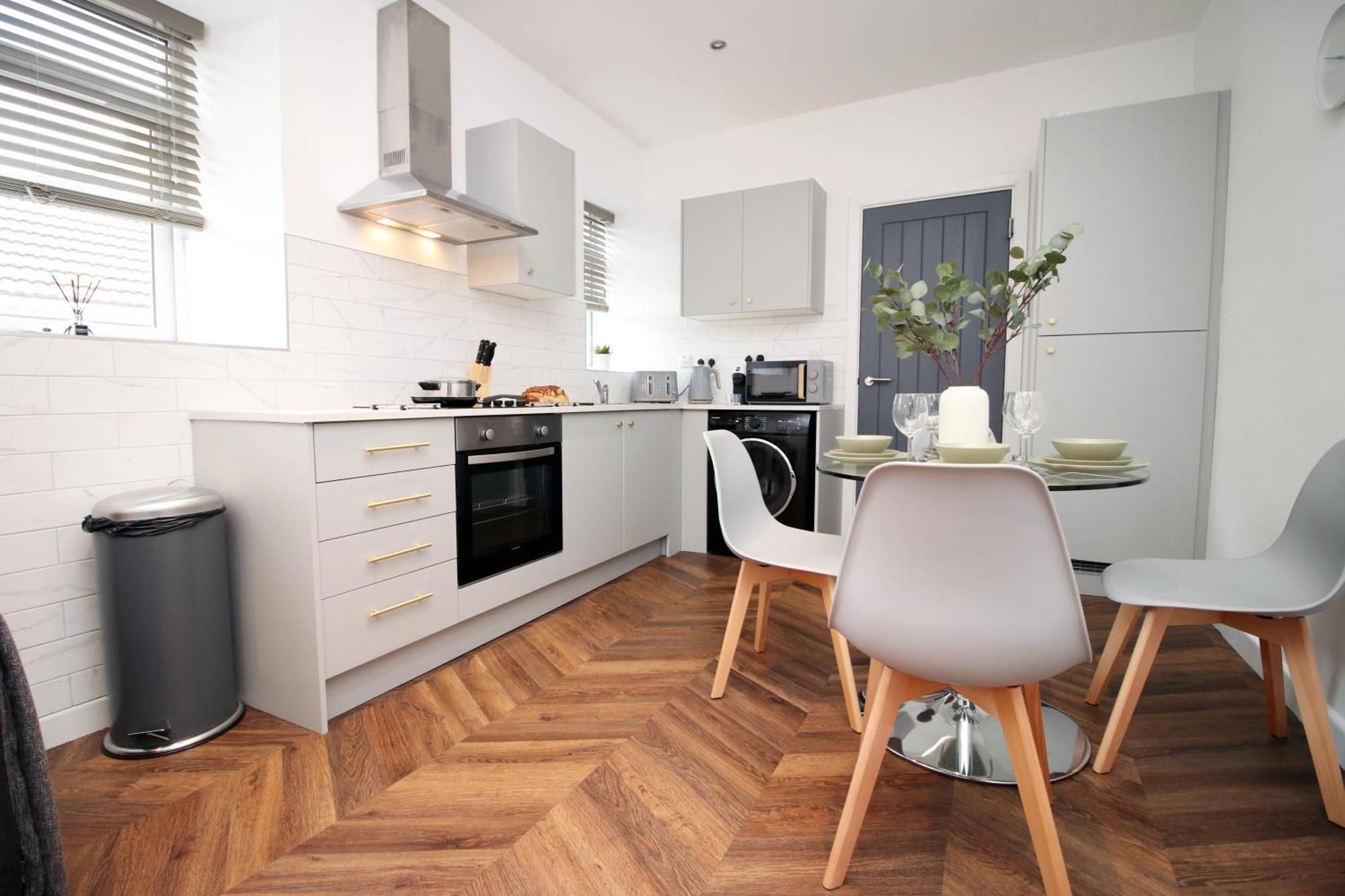 Apartment Fully Equipped Kitchen, Parking, Centre