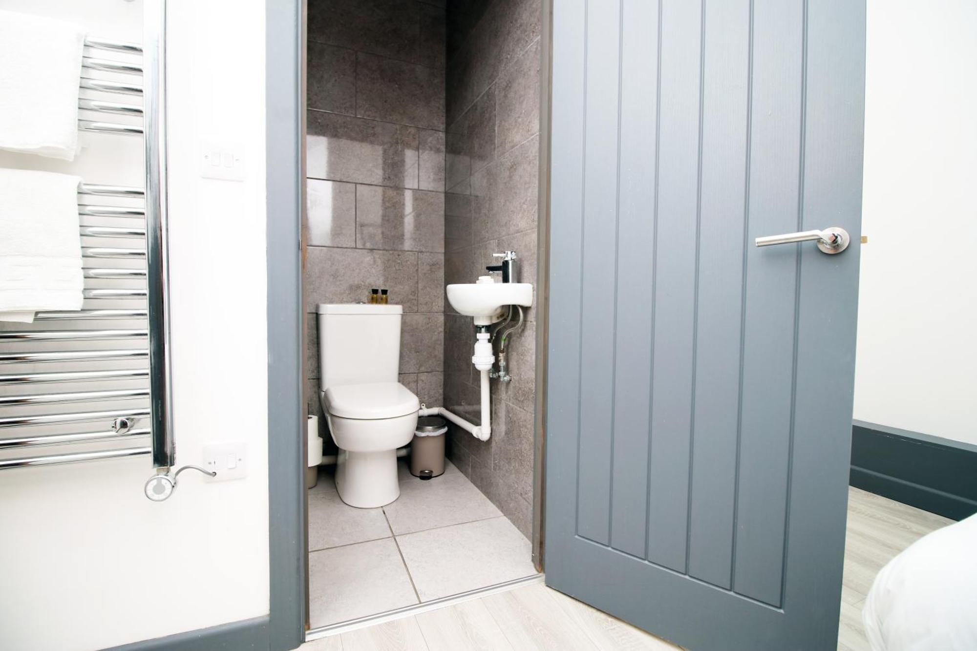 Fully Equipped Kitchen, Parking, Centre Apartment *