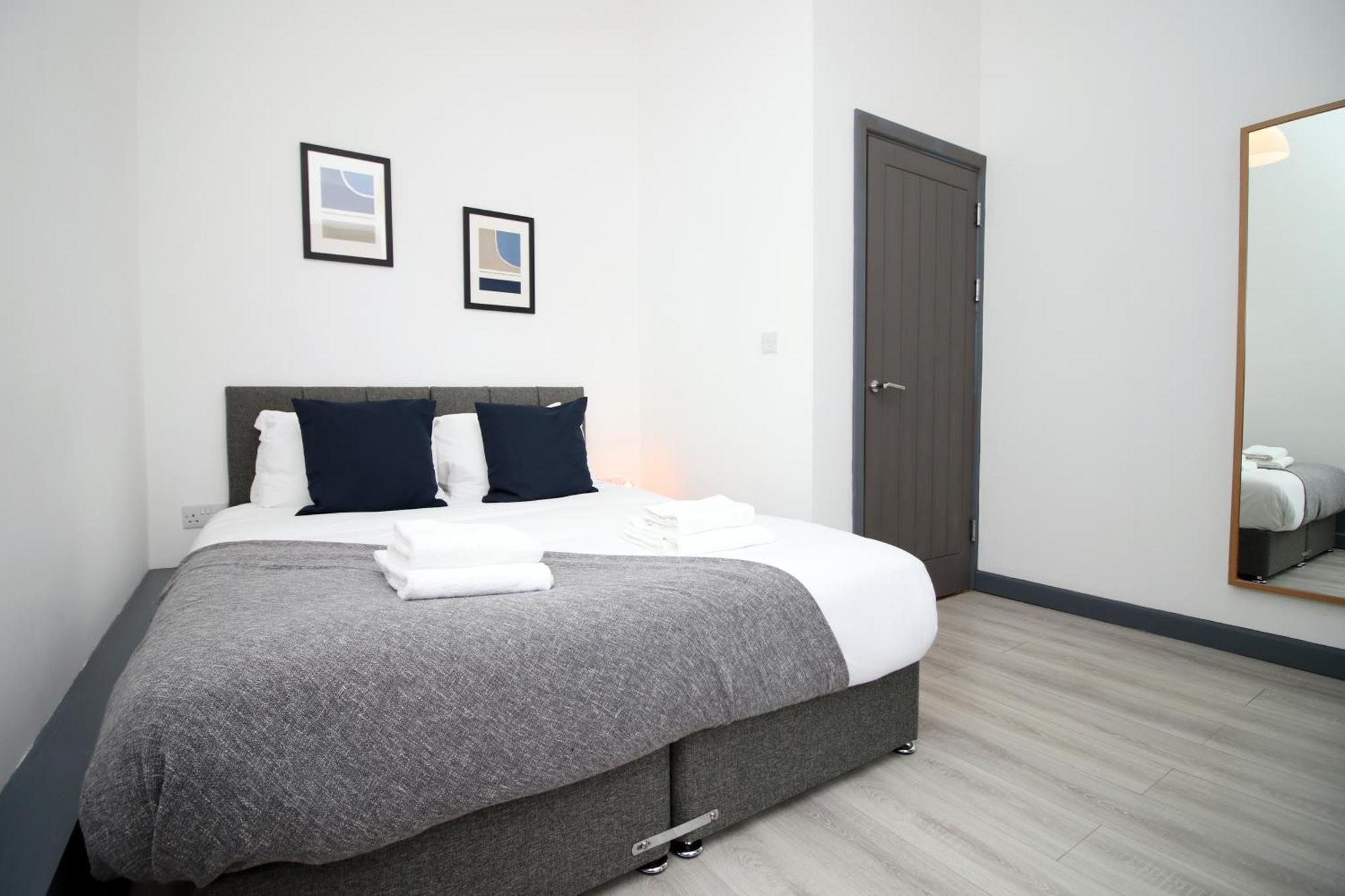 Apartment Fully Equipped Kitchen, Parking, Centre Swansea