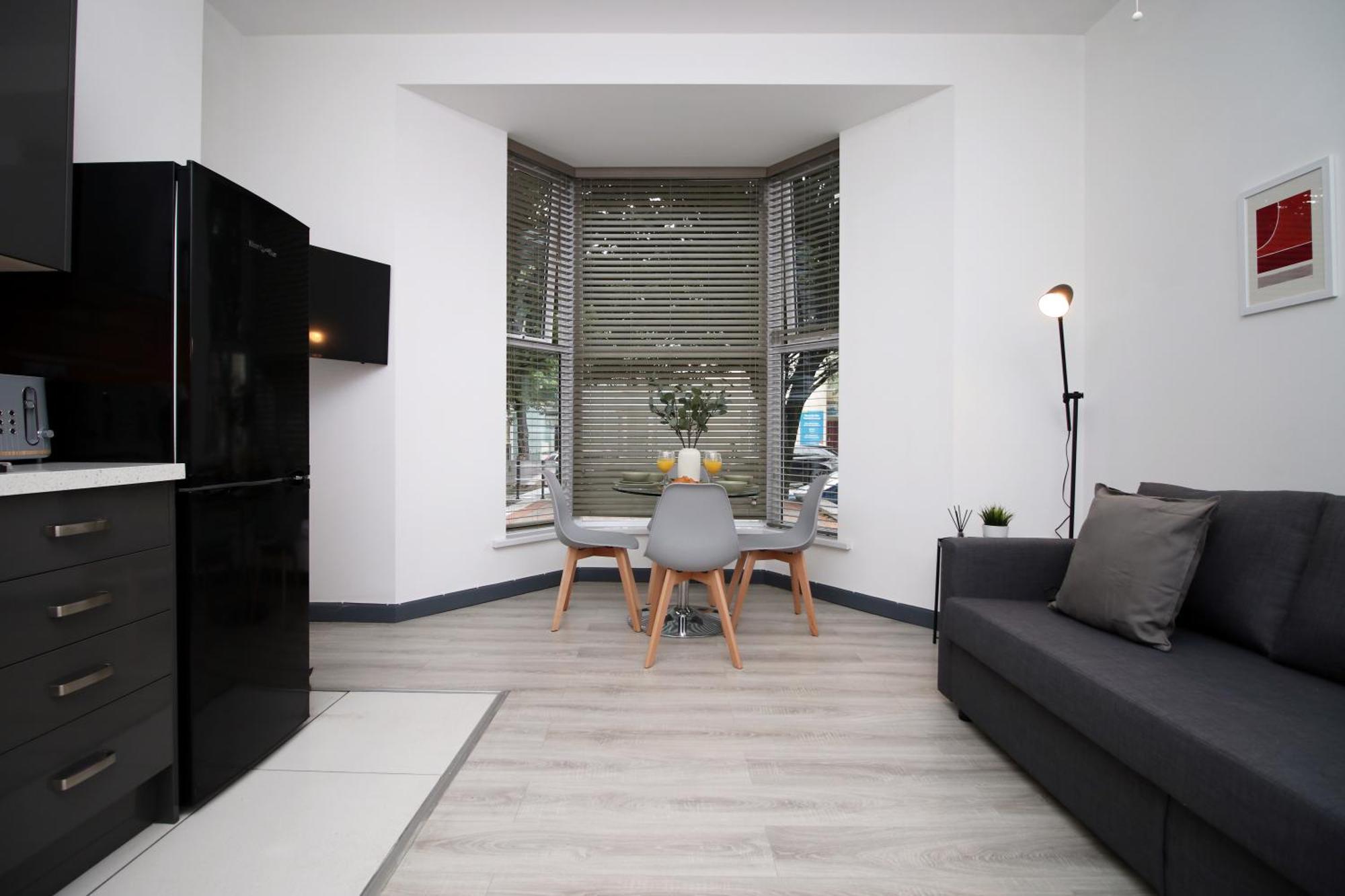Fully Equipped Kitchen, Parking, Centre Apartment