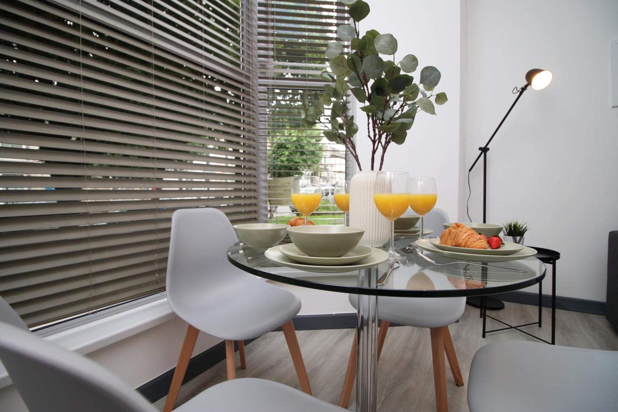 Fully Equipped Kitchen, Parking, Centre