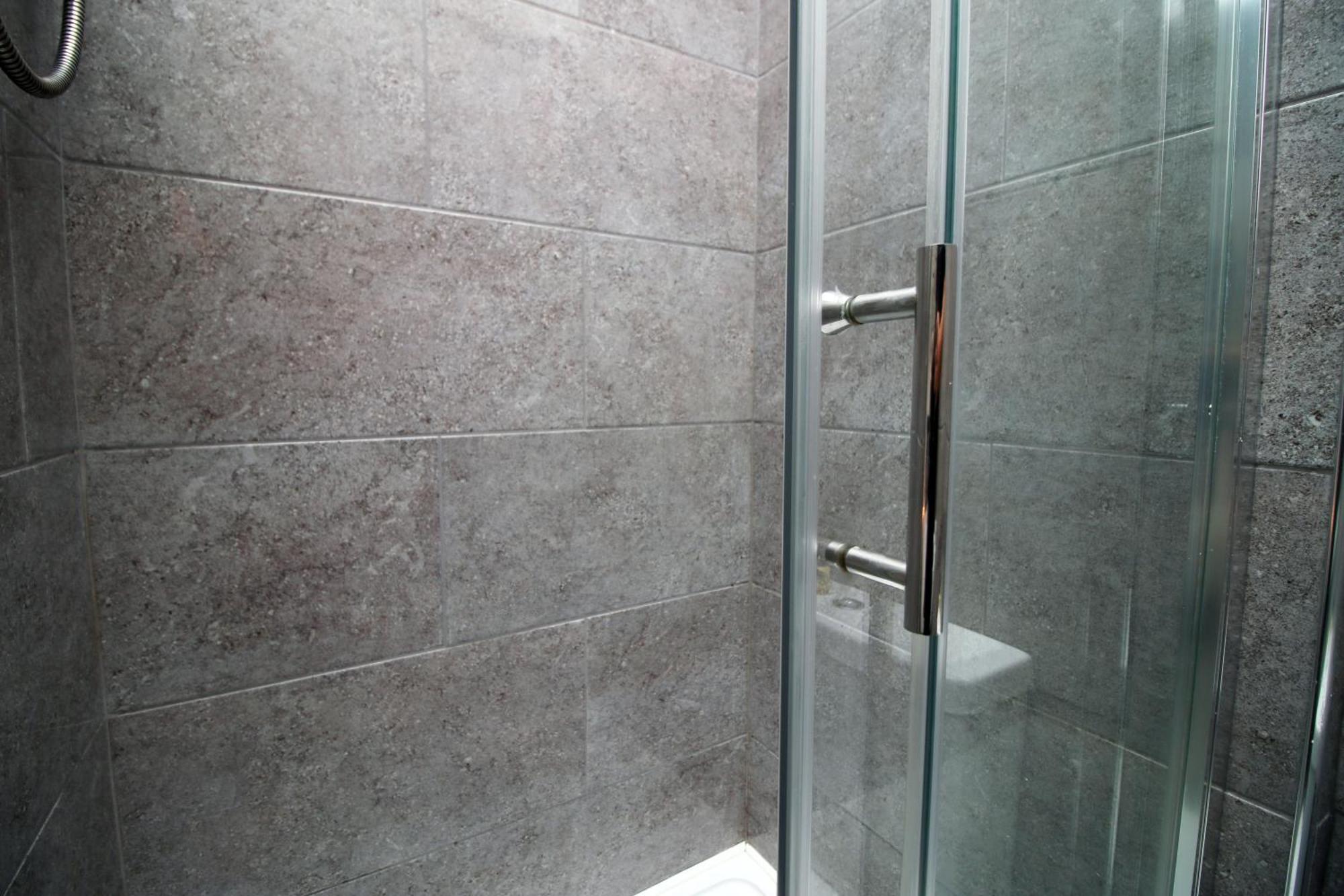 Fully Equipped Kitchen, Parking, Centre