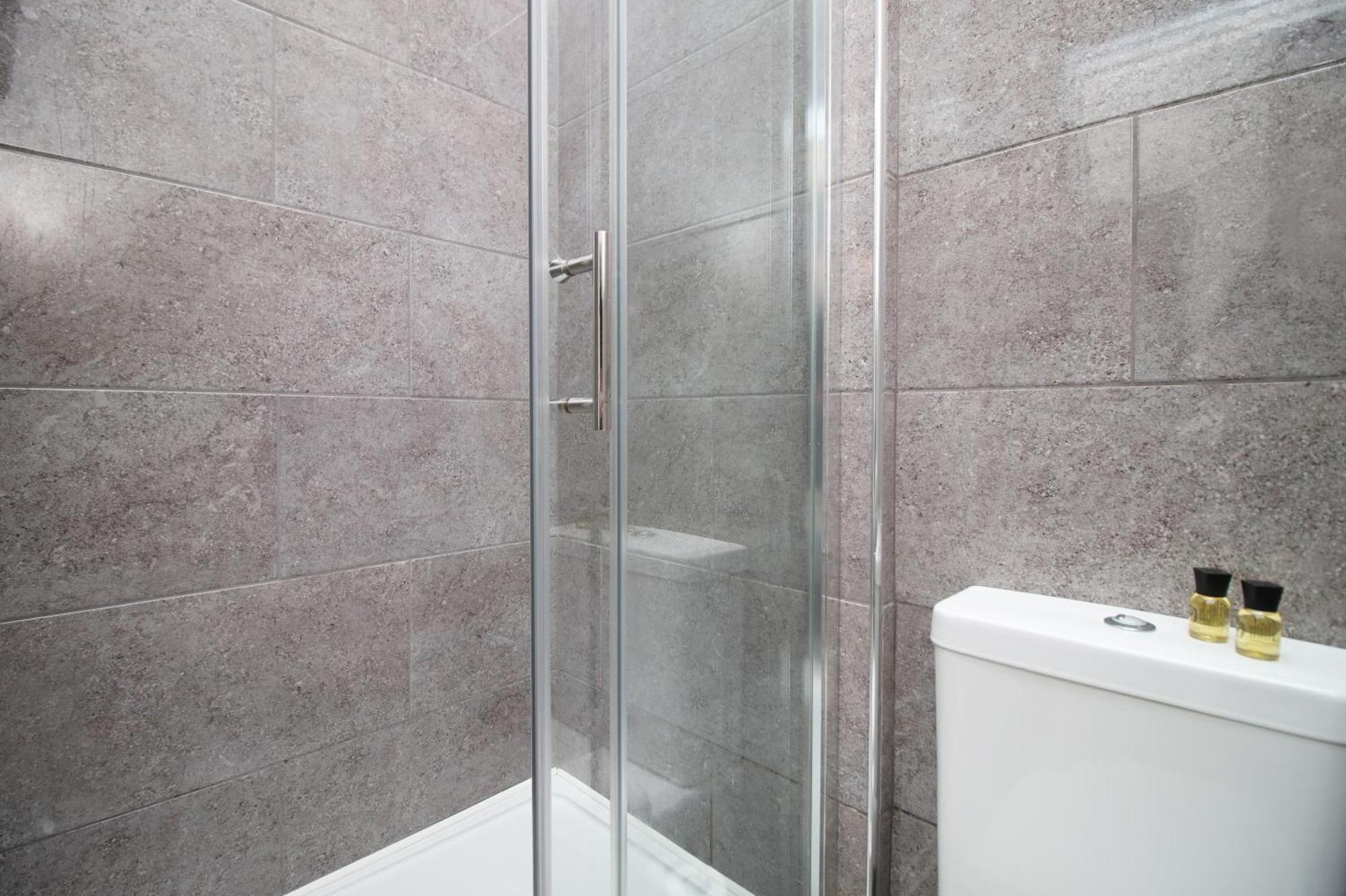Apartment Fully Equipped Kitchen, Parking, Centre Swansea